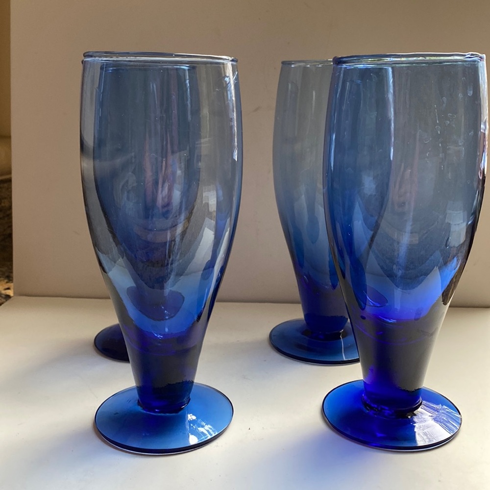 Set of 4 cobalt Blue footed drinking glasses